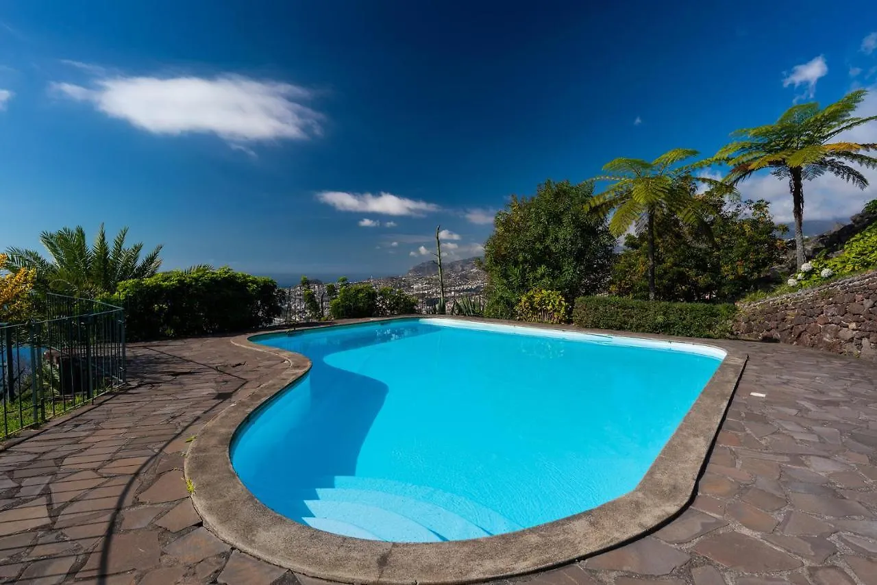 Atlantic Ocean With Pool 0*, 푼샬